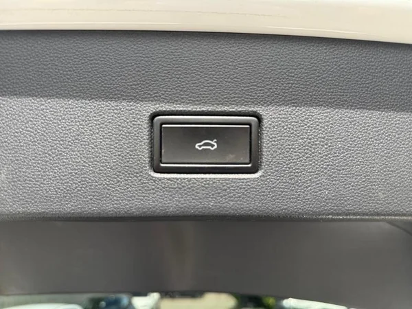 VOLKSWAGEN T-Roc (2018) — foto 22 van 31