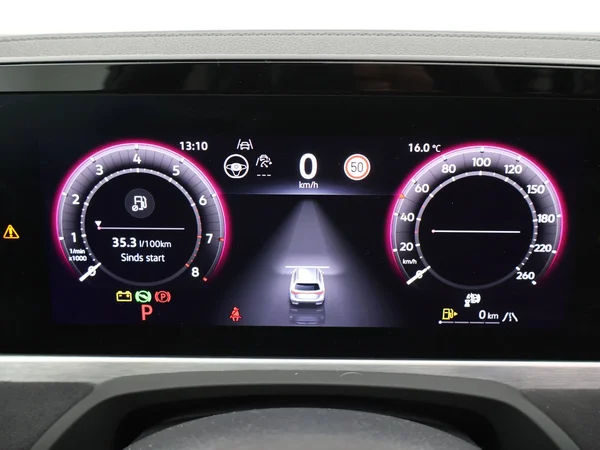 VOLKSWAGEN Passat SW (2024) — foto 16 van 31