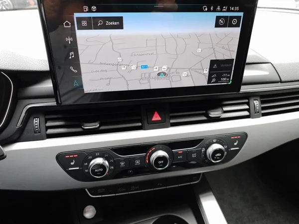 AUDI A4 Avant (2023) — foto 6 van 22