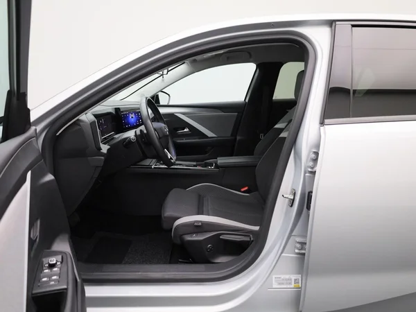 Opel Astra (2023) — foto 37 van 37