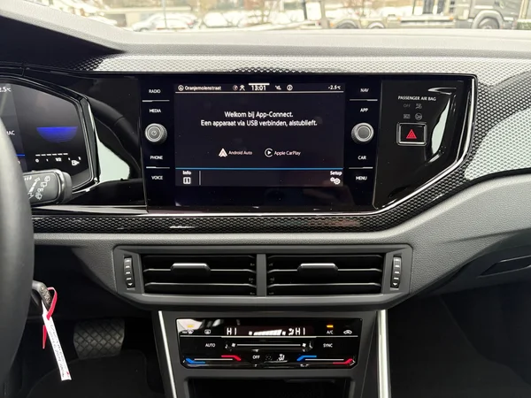 VOLKSWAGEN Taigo (2024) — foto 3 van 24