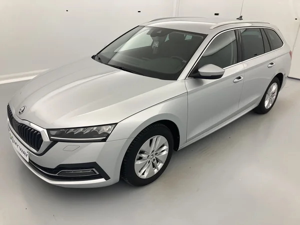 SKODA Octavia Combi (2022) — foto 9 van 36
