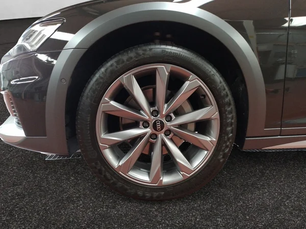 AUDI A6 Allroad Quattro (2024) — foto 6 van 15
