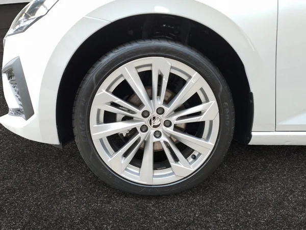 SKODA Scala (2025) — foto 10 van 15