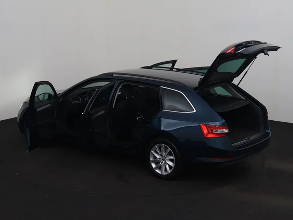 SKODA Superb (2021) — foto 31 van 32