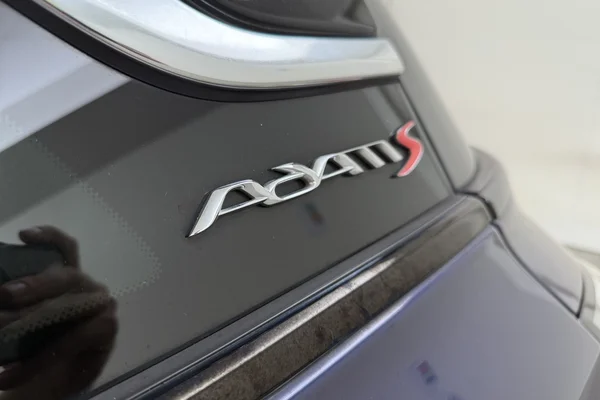 Opel Adam Rocks S (2018) — foto 9 van 20