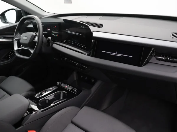 AUDI Q6 e-tron (2026) — foto 23 van 29