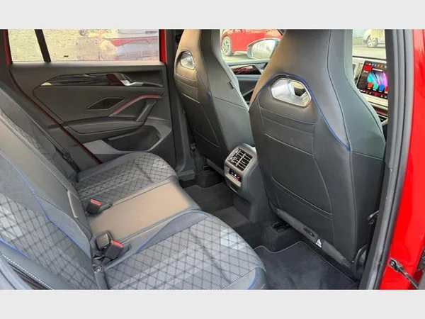 Volkswagen Tiguan (2024) — foto 13 van 25