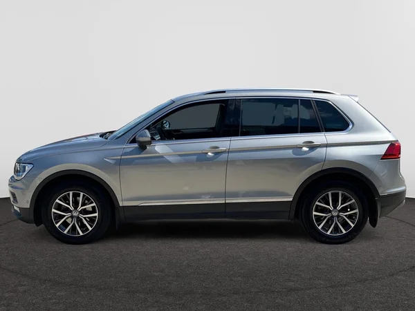 VOLKSWAGEN Tiguan (2019) — foto 13 van 22