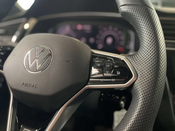 Volkswagen Tiguan (2021) — foto 14 van 21