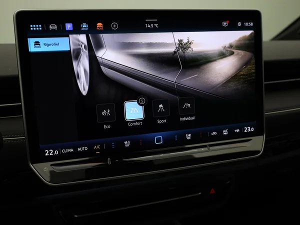 VOLKSWAGEN ID.7 Tourer (2024) — foto 16 van 25