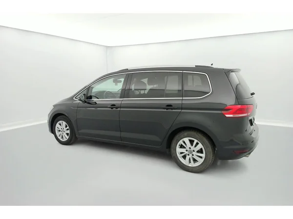 VOLKSWAGEN Touran (2020) — foto 17 van 31