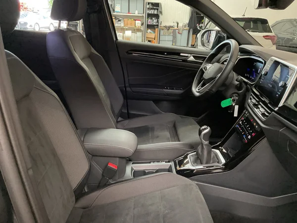 VOLKSWAGEN T-Roc (2023) — foto 13 van 23