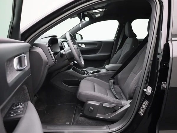 Volvo XC40 (2023) — foto 3 van 39