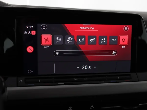 VOLKSWAGEN Golf (2024) — foto 17 van 28