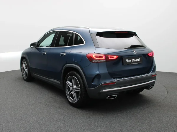 Mercedes-Benz GLA (2022) — foto 12 van 30