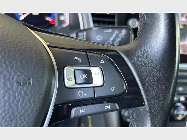 Volkswagen T-Roc (2018) — foto 22 van 32