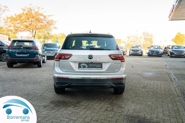 Volkswagen Tiguan (2023) — foto 40 van 43