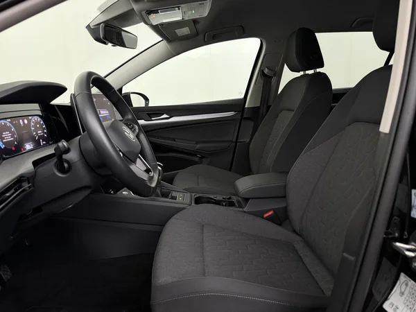 VOLKSWAGEN Golf Variant (2025) — foto 2 van 29