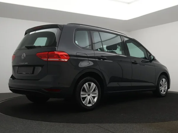 Volkswagen Touran (2023) — foto 12 van 25