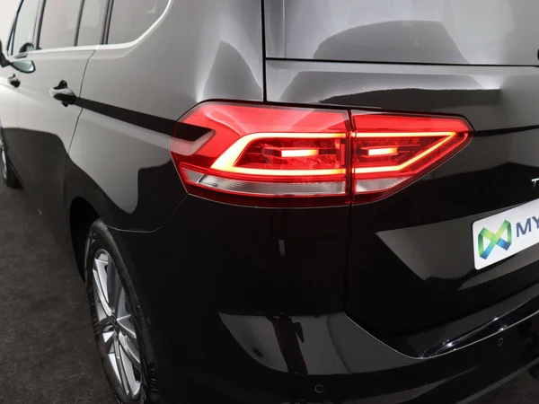 VOLKSWAGEN Touran (2025) — foto 8 van 20