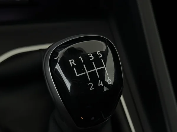 VOLKSWAGEN Golf (2022) — foto 4 van 28