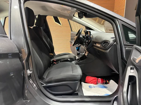 Ford Fiesta (2019) — foto 8 van 23
