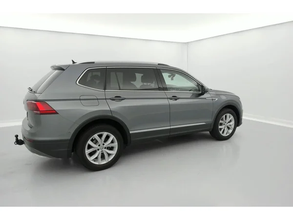 VOLKSWAGEN Tiguan Allspace (2021) — foto 32 van 36
