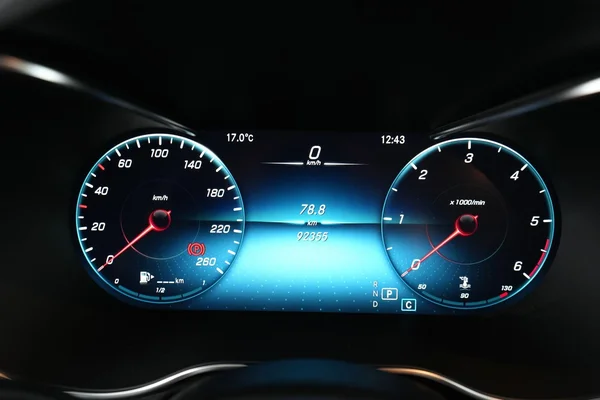 Mercedes-Benz GLC (2022) — foto 6 van 20