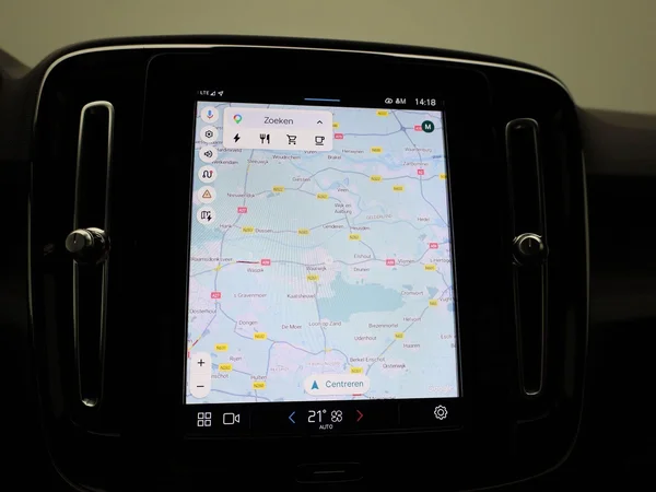 Volvo XC40 (2023) — foto 13 van 46