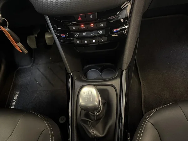 Peugeot 2008 (2019) — foto 11 van 22