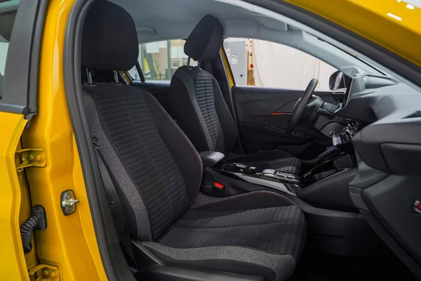 Peugeot E-208 (2023) — foto 6 van 43