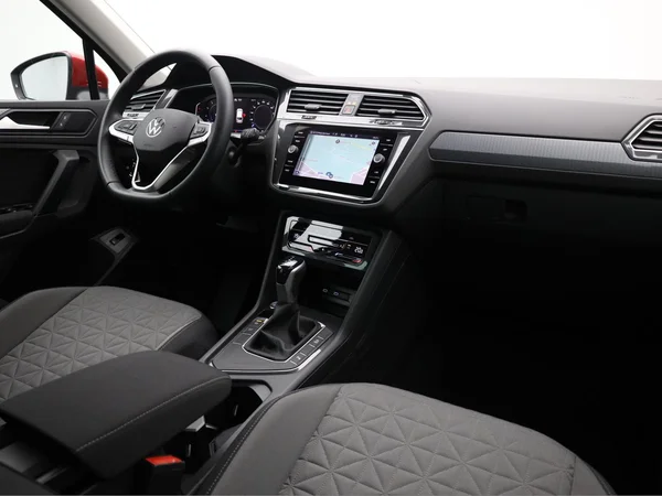 VOLKSWAGEN Tiguan (2023) — foto 14 van 20