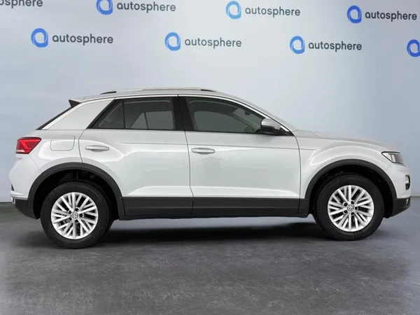 VOLKSWAGEN T-Roc (2018) — foto 12 van 17