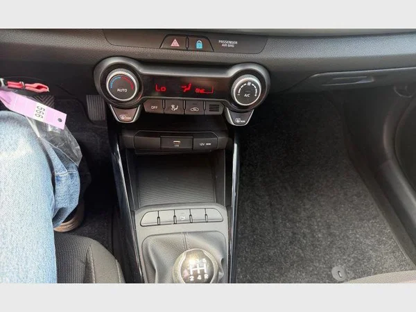 Kia RIO (2022) — foto 15 van 24
