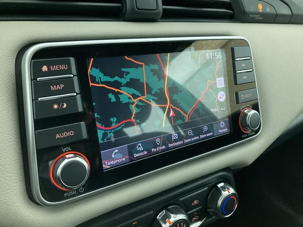 NISSAN Micra (2022) — foto 13 van 36