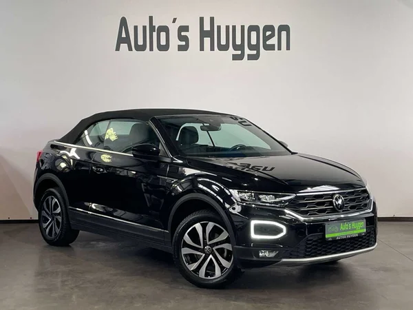 Volkswagen T-Roc Cabriolet (2021) — foto 11 van 18
