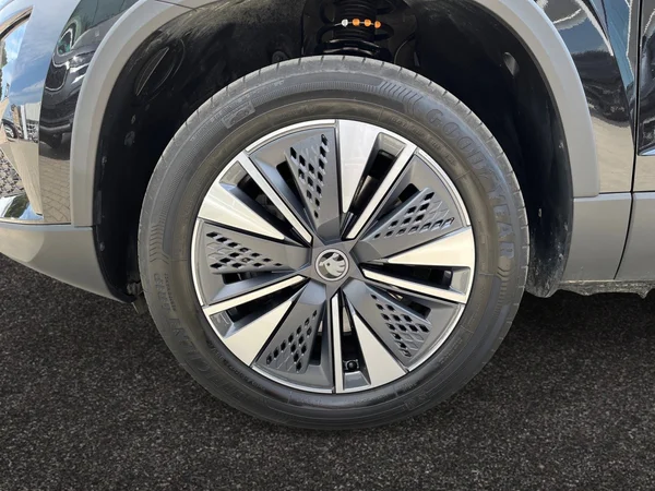 SKODA Karoq (2025) — foto 13 van 22