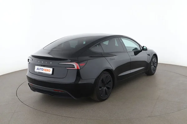 Tesla Model 3 (2024) — foto 12 van 16