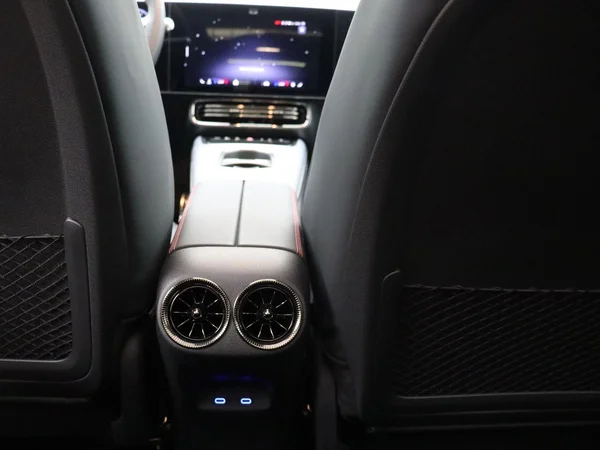 Mercedes-Benz CLA (2025) — foto 7 van 22