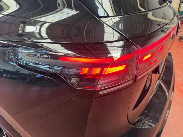VOLKSWAGEN Tiguan (2025) — foto 13 van 24