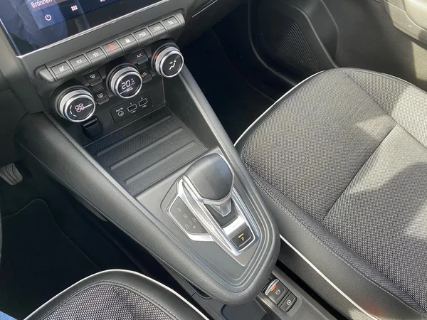 Renault Captur (2020) — foto 2 van 22