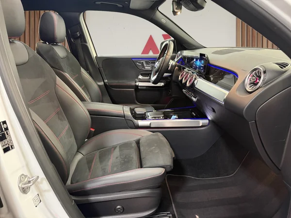 Mercedes-Benz GLB-180 (2021) — foto 22 van 31