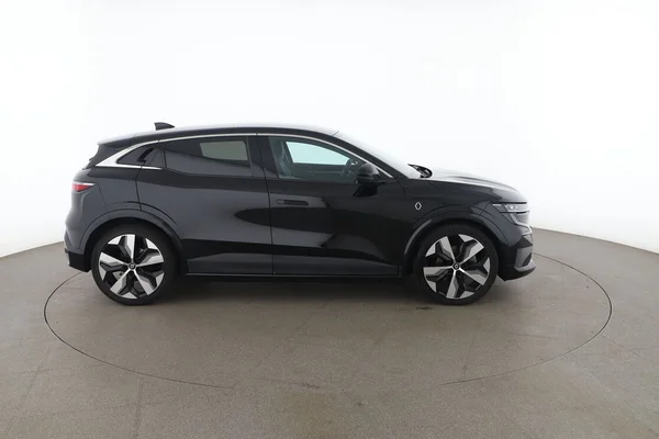 Renault Megane E Tech (2022) — foto 14 van 17