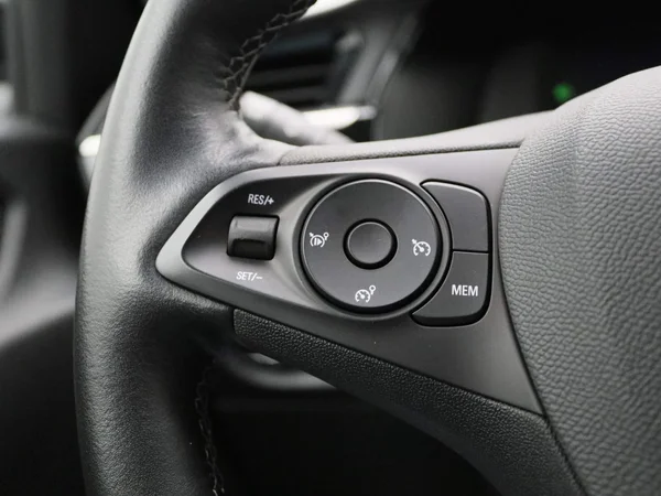 Opel Corsa-e (2022) — foto 16 van 38