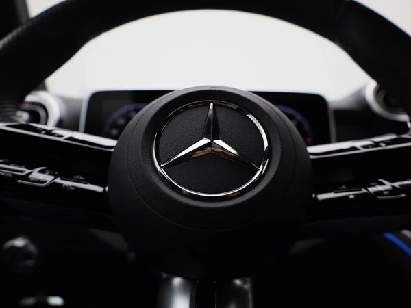 Mercedes-Benz GLC (2025) — foto 18 van 54