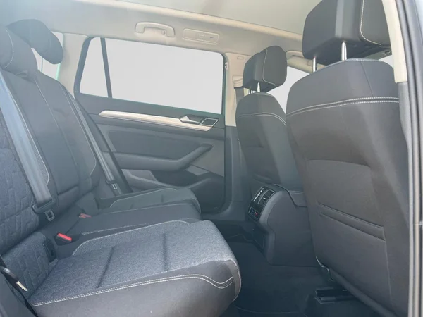 VOLKSWAGEN Passat Variant (2024) — foto 11 van 24