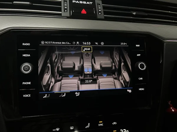 VOLKSWAGEN Passat SW (2022) — foto 6 van 21