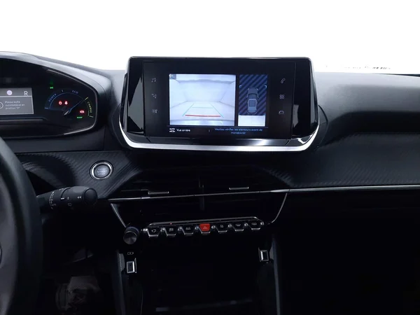 Peugeot E-2008 (2022) — foto 4 van 23