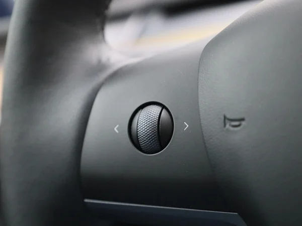 Tesla Model Y (2023) — foto 10 van 43